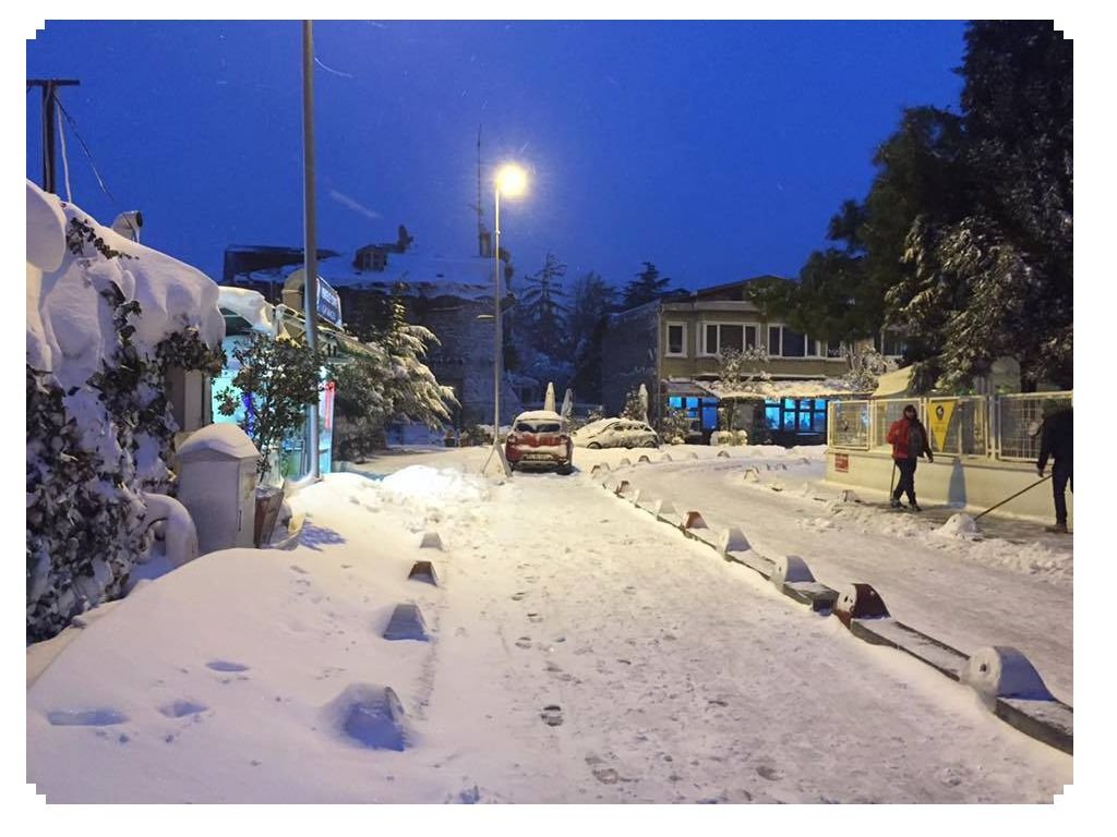 İstanbul - Boğaziçi - Paşabahçe, Sahilde Ev
                      ve Dükkan Satılık